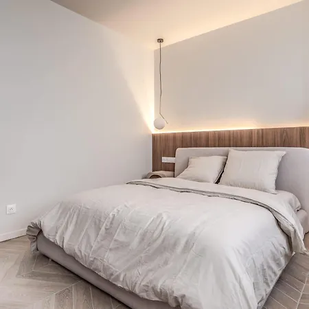 Elegant Renovated *